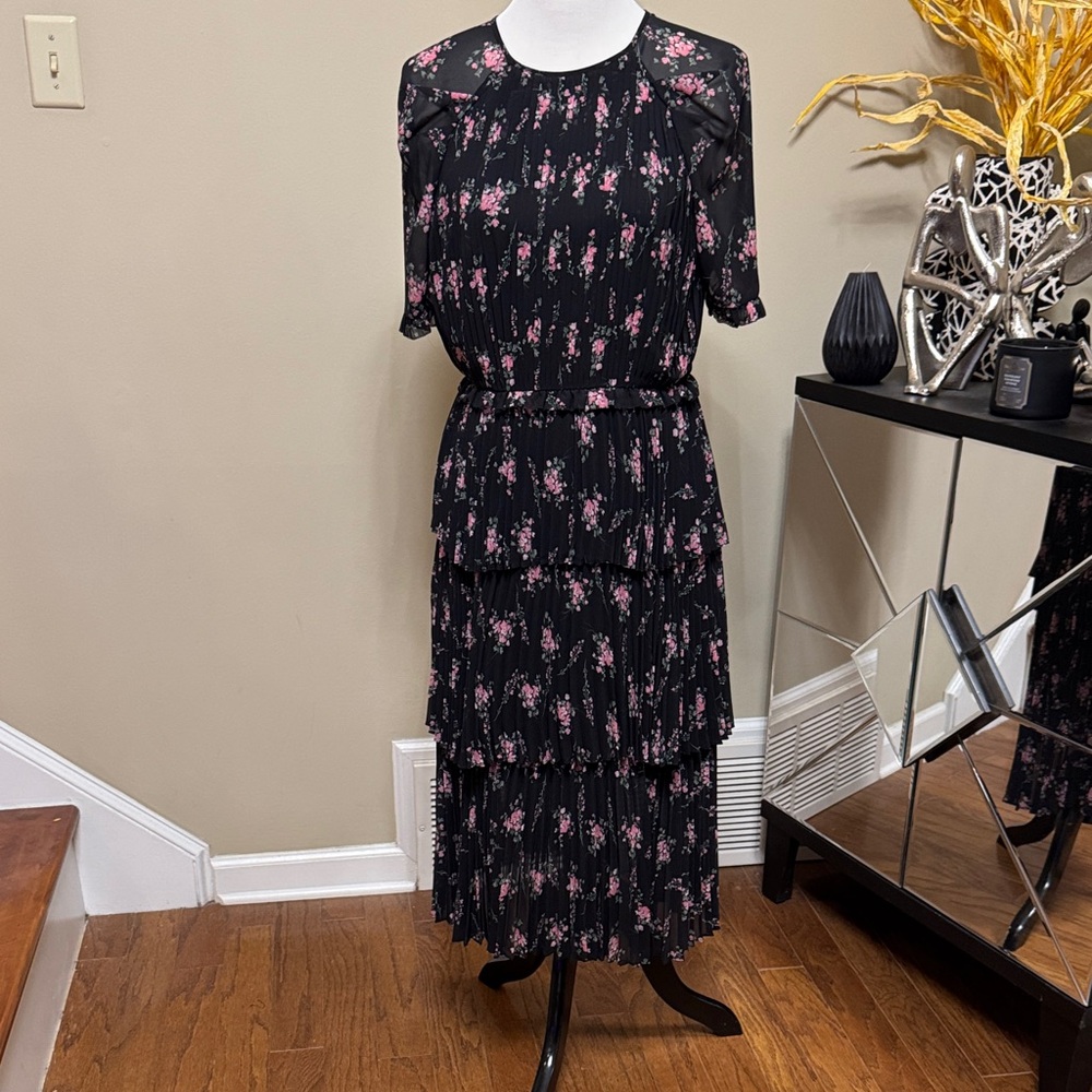 Monique Lhuillier Black and Pink Floral Midi Dress Size 4 pre-owned.